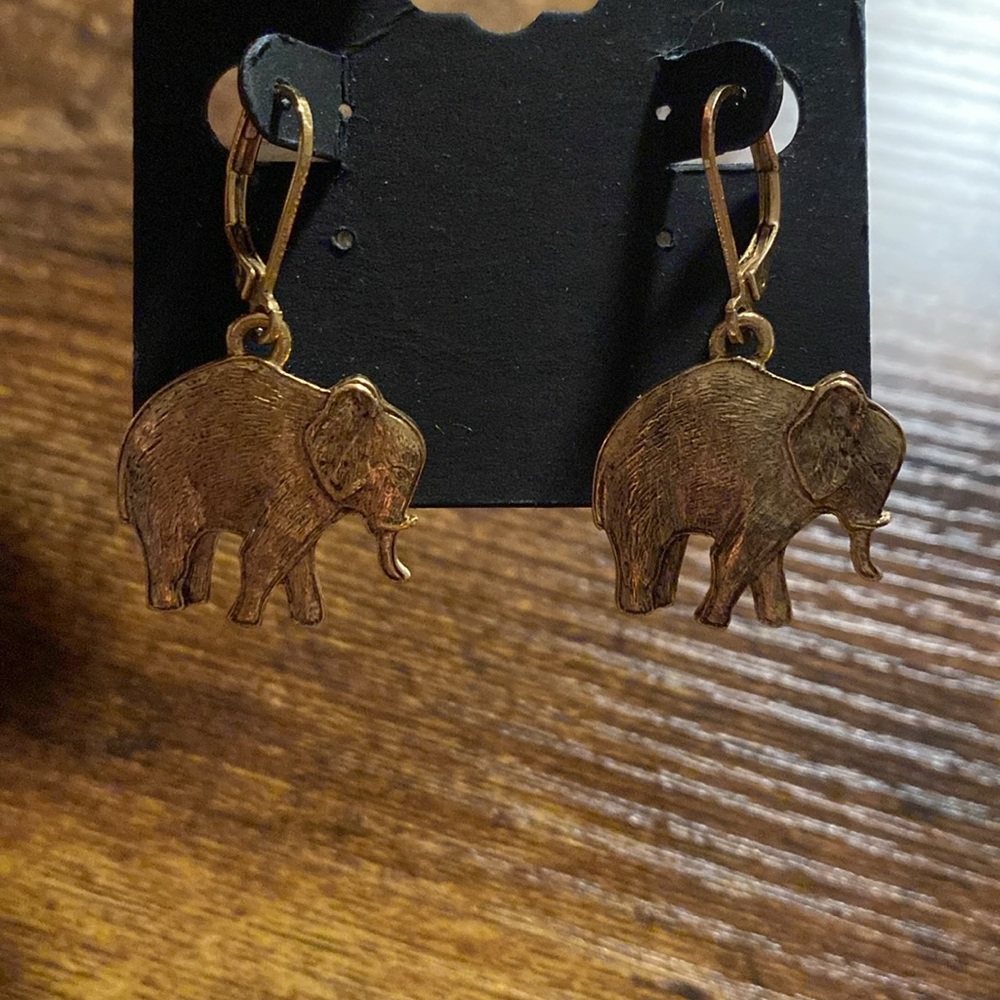 Beautiful elephant earrings NWT - Picture 4 of 4